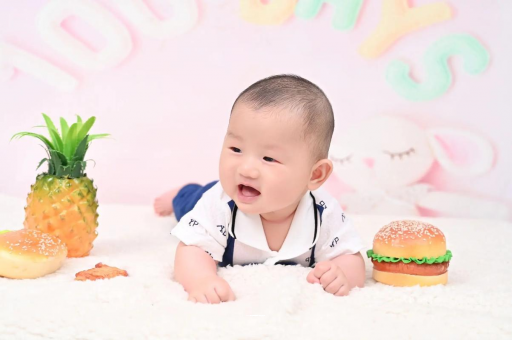 丽江宝宝在妈妈肚子里